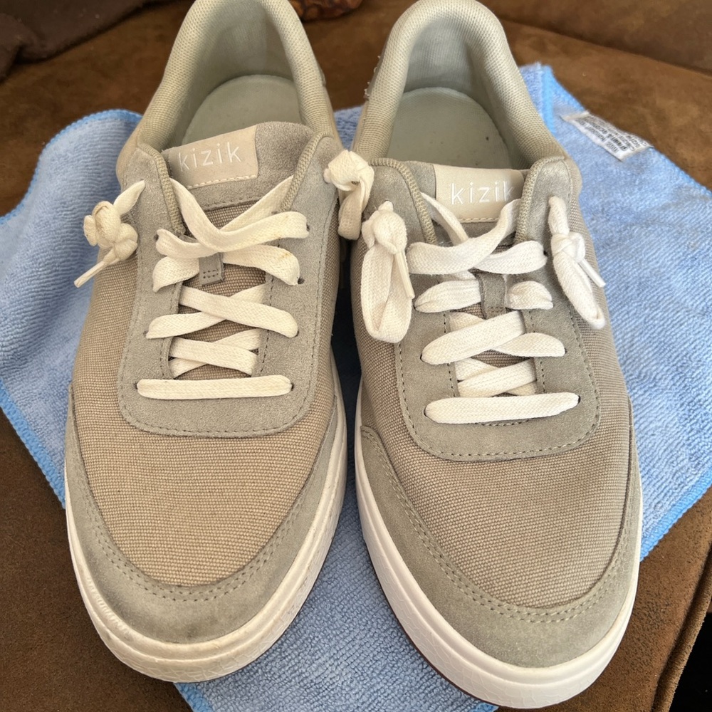 Kizik Women’s Slip-On Casual Sneakers in Light Gray